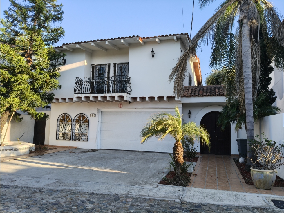 Hermosa Casa en Privada Renta - Villa San Miguel