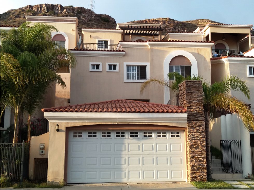 CASA EN JUAN DIEGO PRIVADA RESIDENCIAL