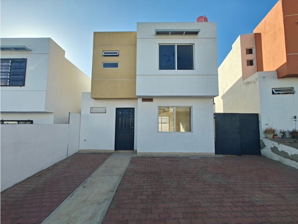 Bonita Residencia en renta en Puerta del Mar - 1