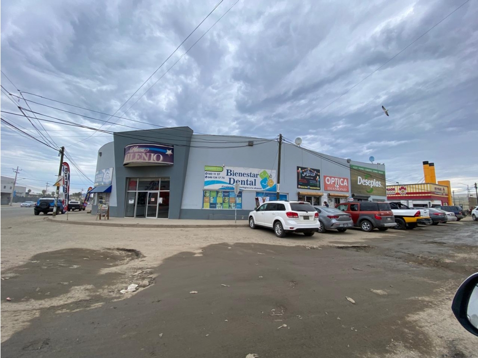 Plaza Comercial en Venta con Alto Flujo Comercial en Ensenada  - 2