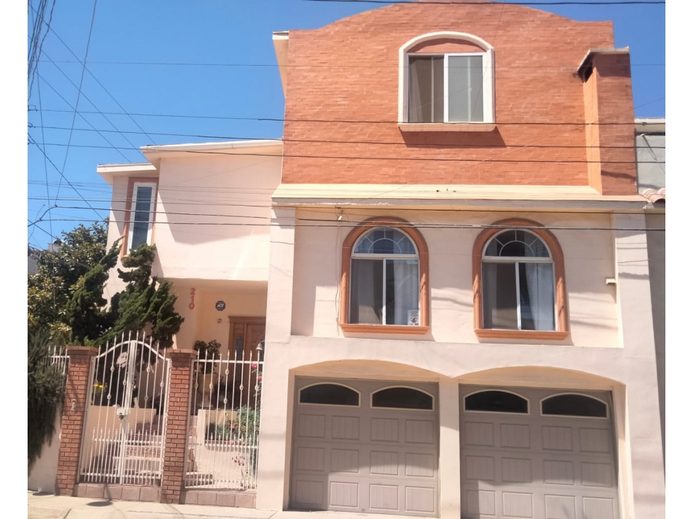 Se vende casa en Moderna Oeste