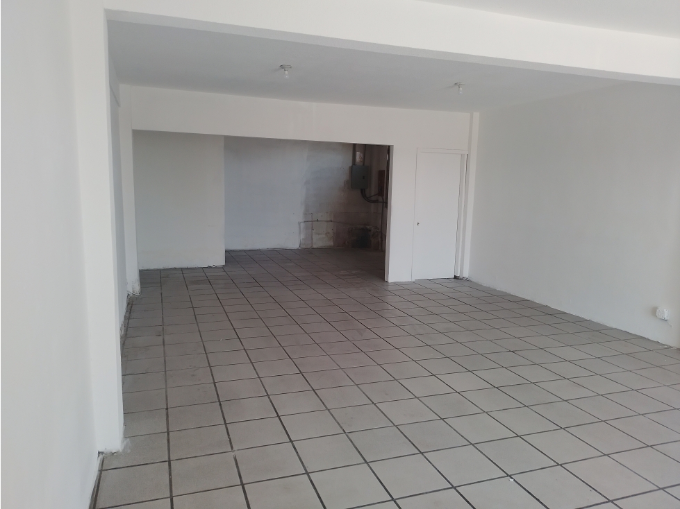 Local comercial en renta en periférico 2481 en col. Marquez de Leon - 3