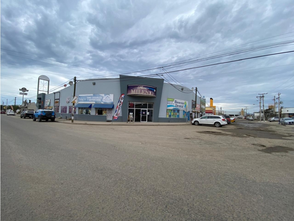 Plaza Comercial en Venta con Alto Flujo Comercial en Ensenada  - 3