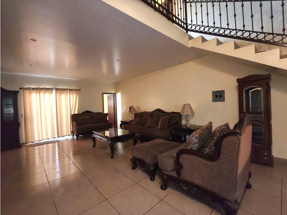 Amplia Casa en Renta en Valle Dorado — foto 3