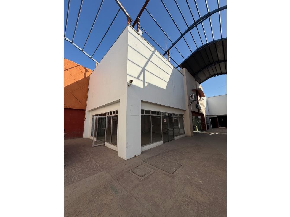Locales en Renta en Plaza Palmeras en Ensenada local 64 m2 - 2