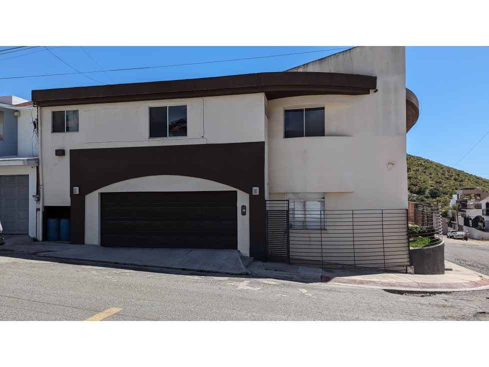 Se vende casa en Lomas de San Marino