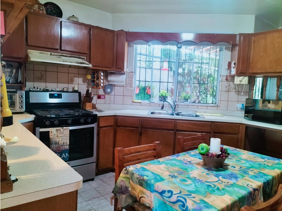 Casa en Venta en Col. Hidalgo con Local Adjunto — foto 6