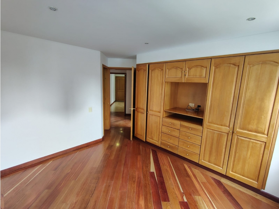 AMPLIO APARTAMENTO PARA REMODELAR CHICÓ