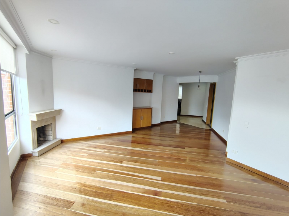 AMPLIO APARTAMENTO PARA REMODELAR CHICÓ
