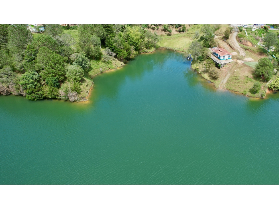 Lote urbano Guatapé posibilidad hasta 5 pisos frente al embalse — foto 4