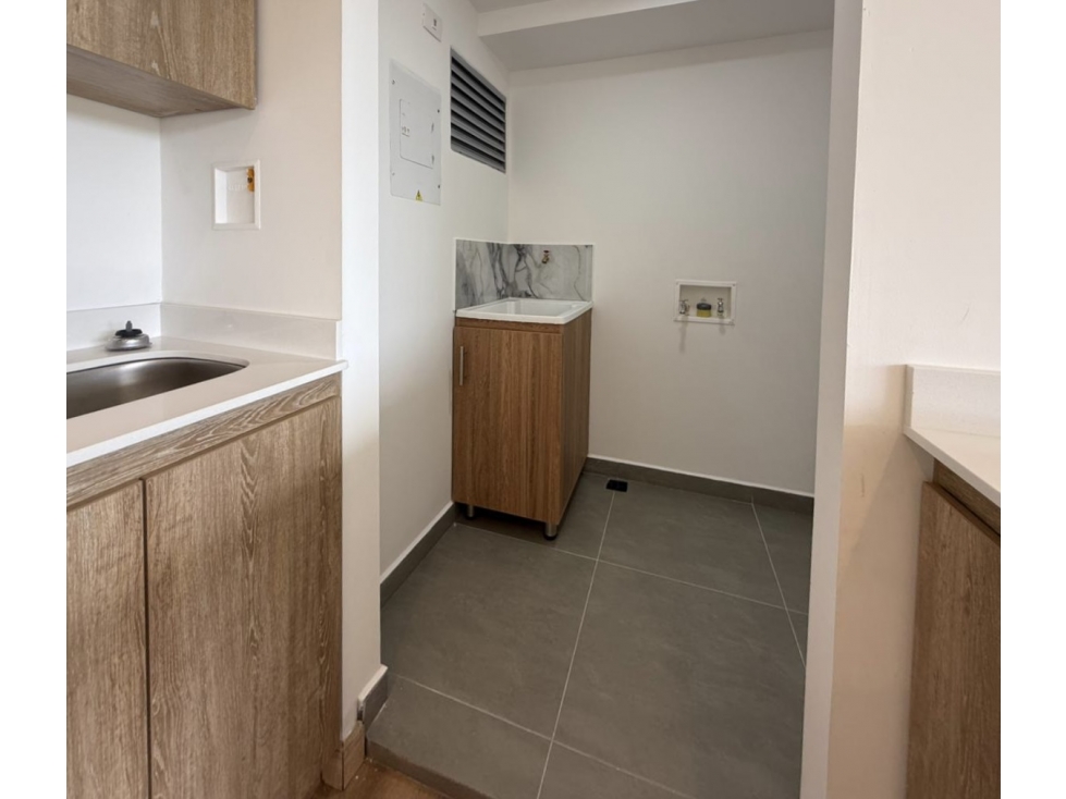 Apartamento moderno vista panorámica zonas comunes completas — foto 3