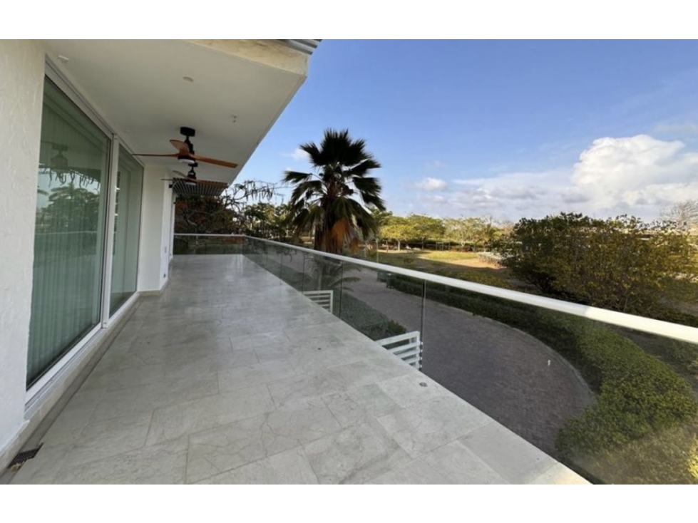 Apartamento en condominio exclusivo con terraza y jacuzzi