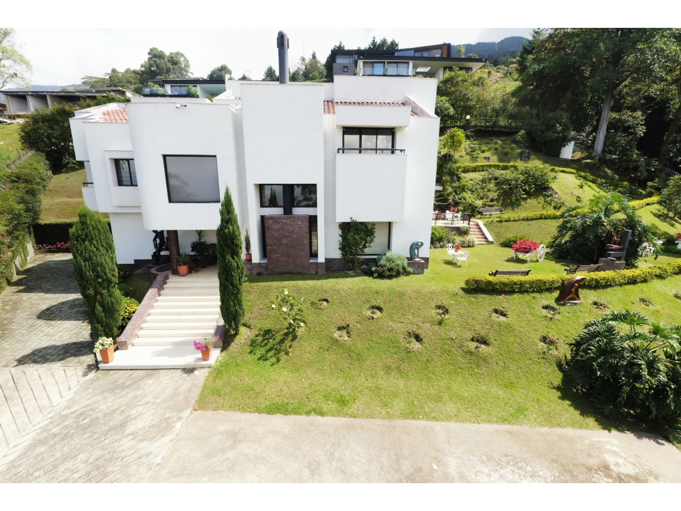 Exclusiva casa de campo en San Lucas con cascada natural y vista