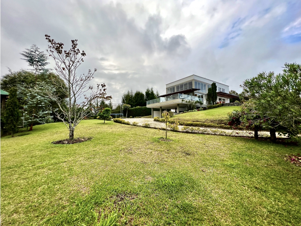 Casa campestre moderna con vista panorámica y cancha de futbol mini - 1