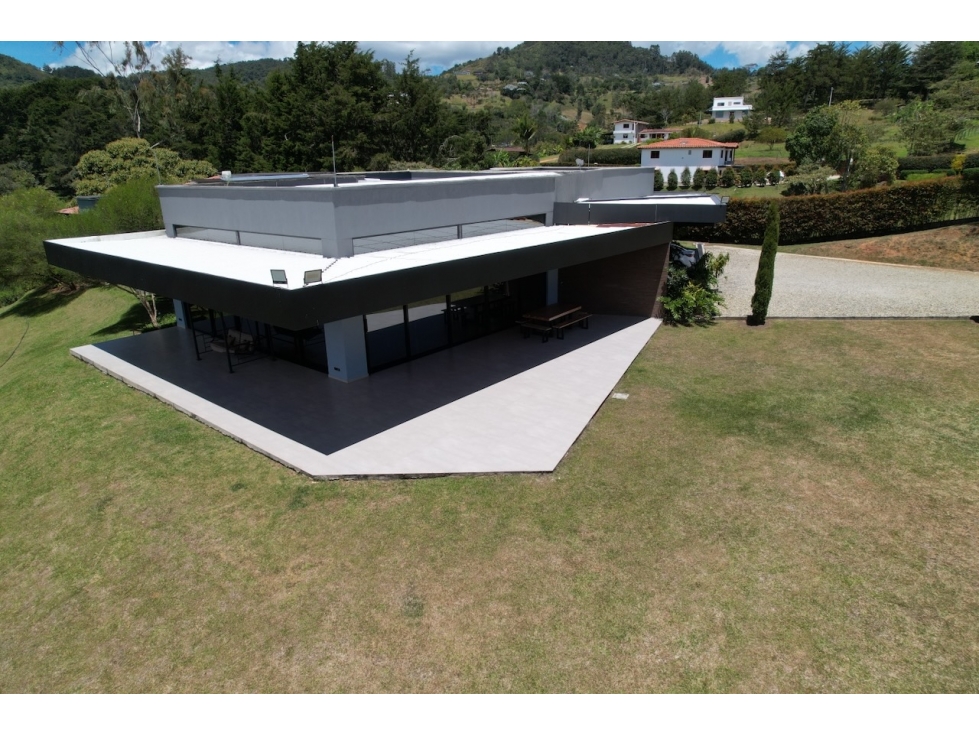 Casa Finca Venta Rionegro con Caballerizas y Cancha Fútbol picadero