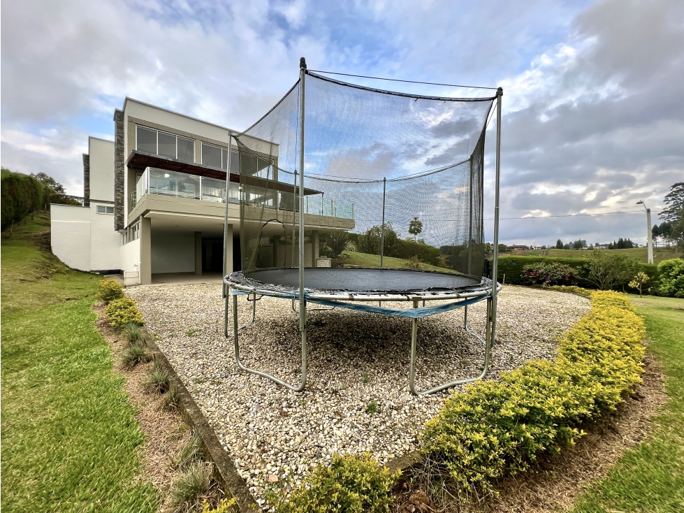 Casa campestre moderna con vista panorámica y cancha de futbol mini - 2