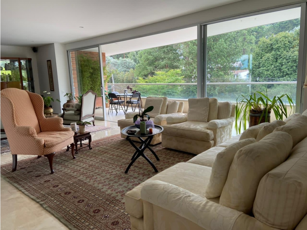 Apartamento en Los Balsos vista verde 3 balcones 3 parqueaderos