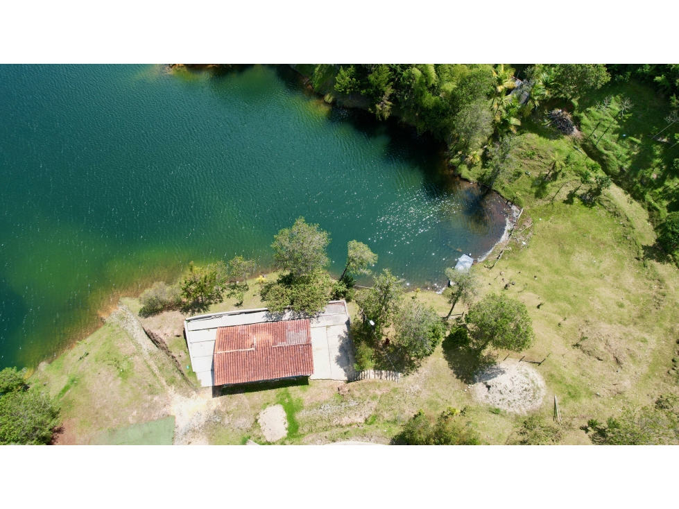 Lote urbano Guatapé posibilidad hasta 5 pisos frente al embalse — foto 3