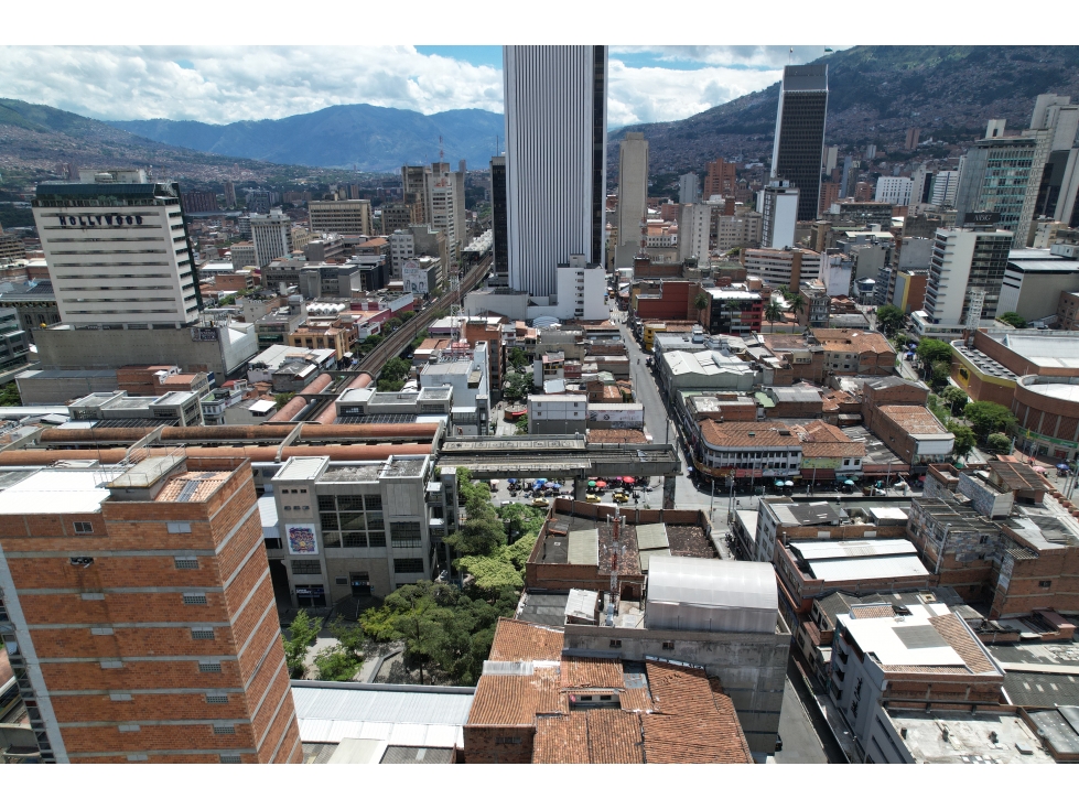Edificio 3 locales y 6 oficinas centro de medellin frente estacion
