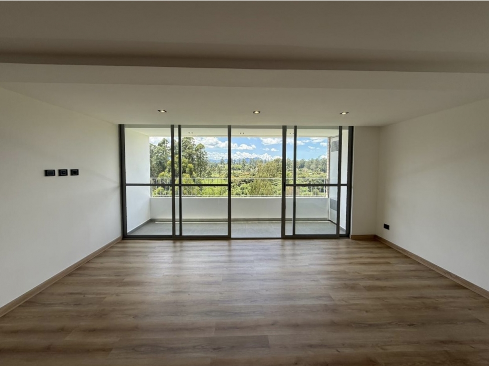 Apartamento moderno vista panorámica zonas comunes completas — foto 6