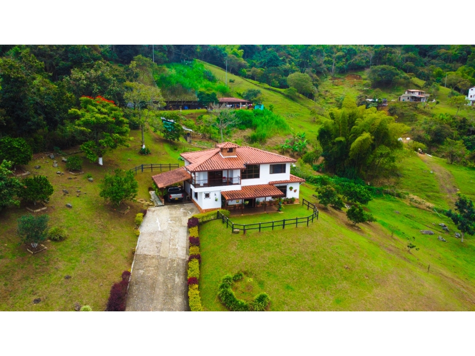 Casa finca 5 caballerizas hermosa vista Girardota amoblada