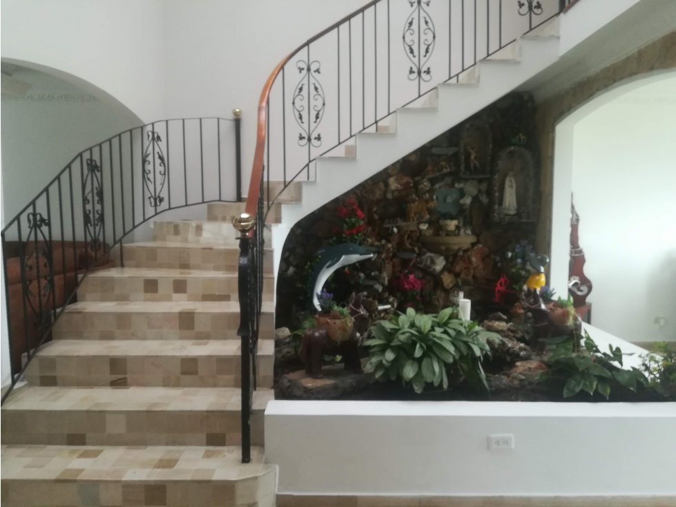 SE VENDE HERMOSA CASA BARRIO ALGARRA 3 - 2