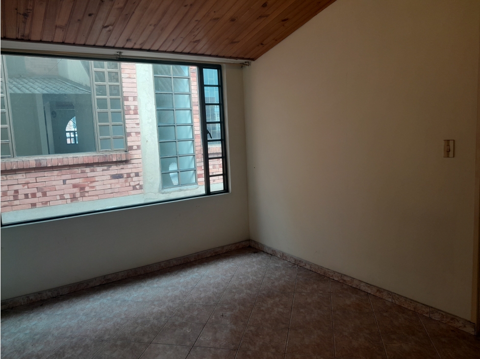 SE VENDE CASA COMERCIAL EN EL CENTRO DE ZIPAQUIRA - 3