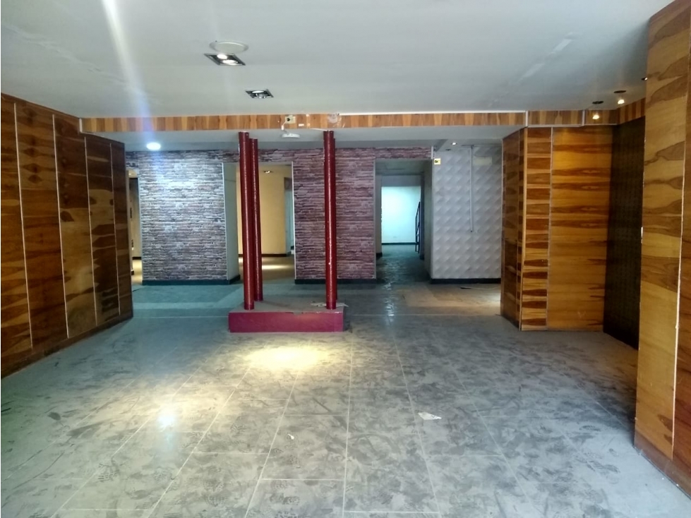 SE VENDE O SE ARRIENDA CASA COMERCIAL EN EL PARQUE PRINCIPAL — foto 3