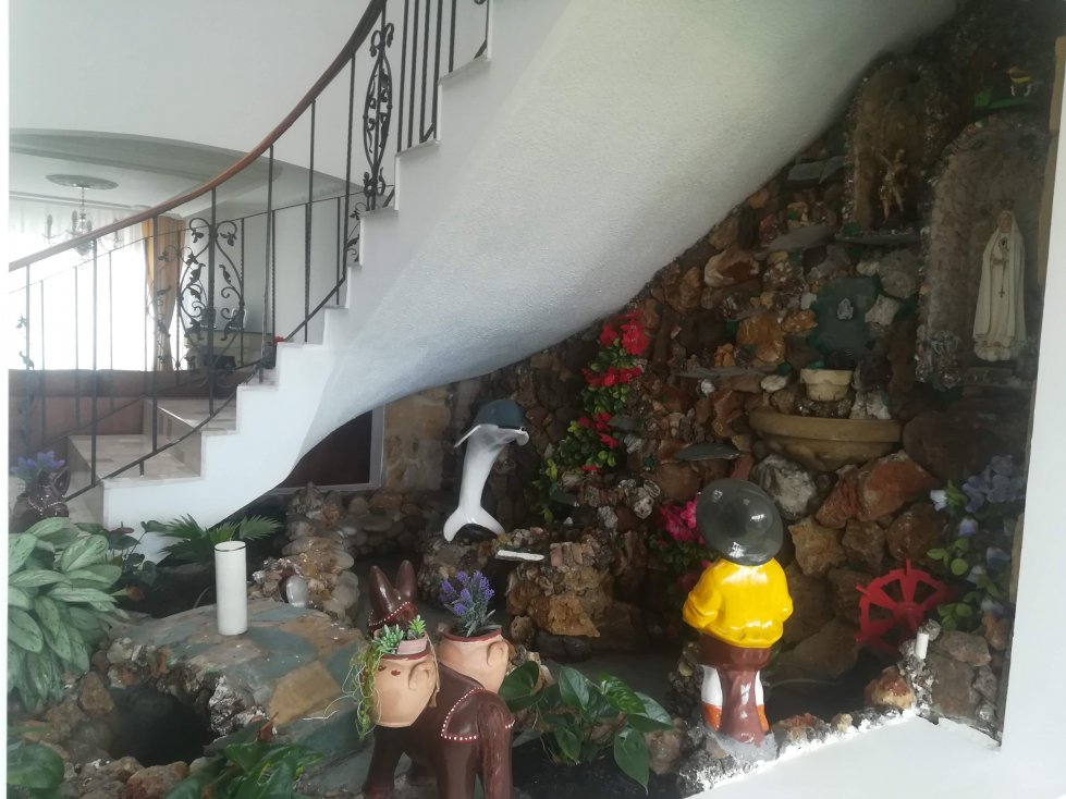 SE VENDE HERMOSA CASA BARRIO ALGARRA 3 - 1