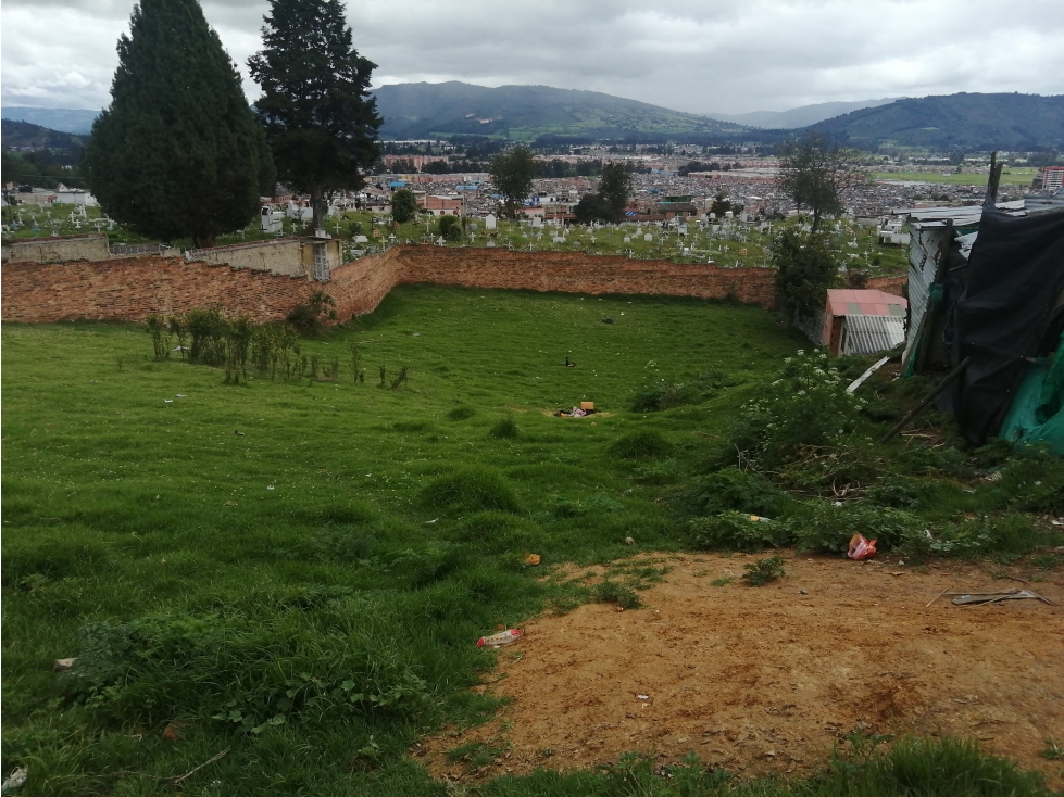 LOTE RESIDENCIAL, COMERCIAL Y DE SERVICIOS - 2