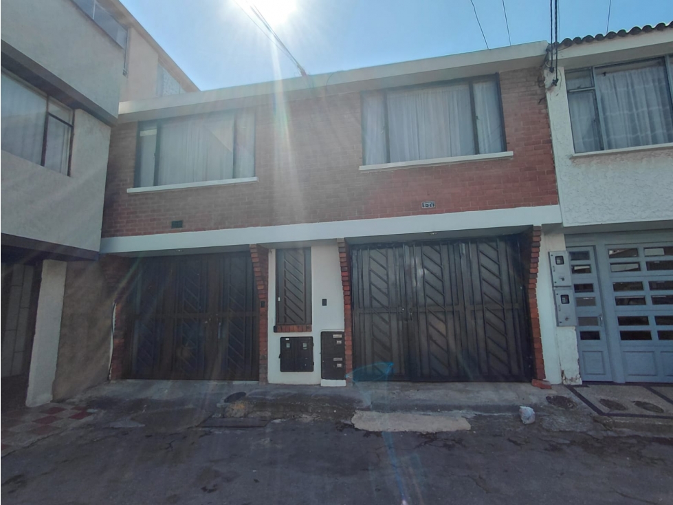 SE VENDE CASA BIFAMILIAR CÉNTRICA EN SAN PABLO ZIPAQUIRÁ