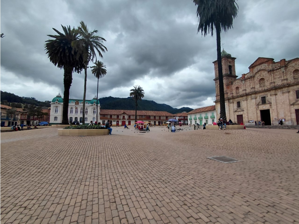 SE VENDE O SE ARRIENDA CASA COMERCIAL EN EL PARQUE PRINCIPAL — foto 2