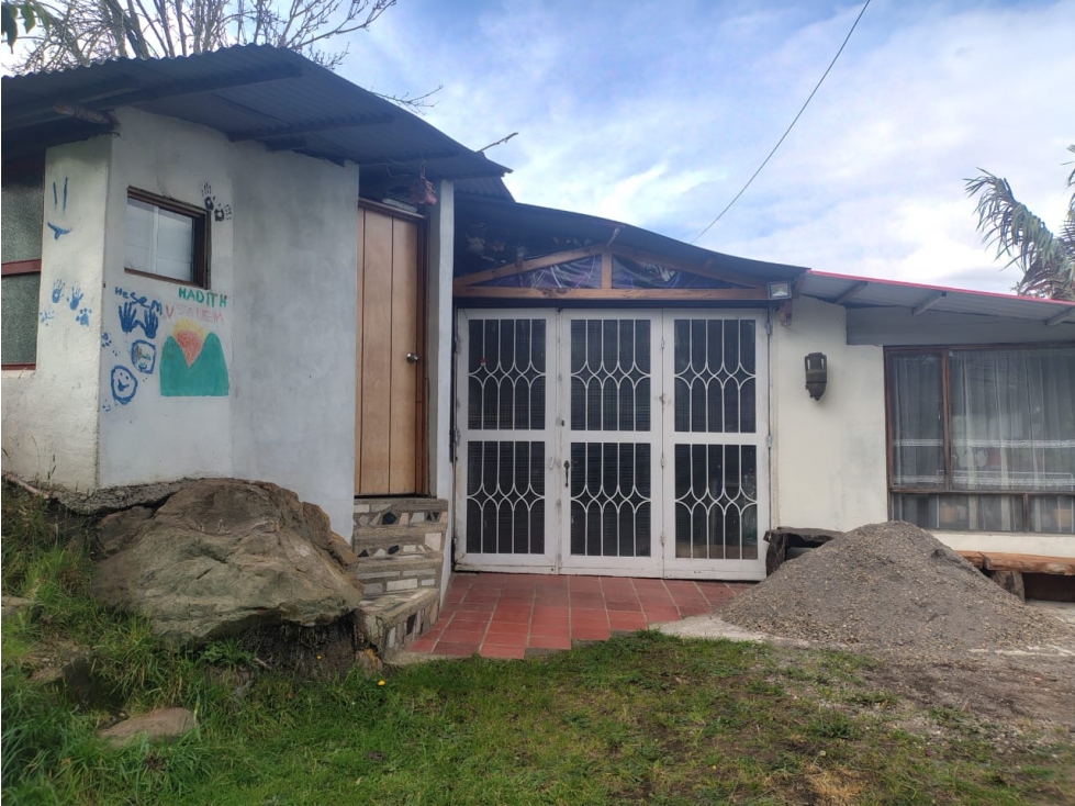 OPORTUNIDAD DE INVERSIÓN CASA CAMPESTRE CON AMPLIO TERRENO ZIPAQUIRÁ