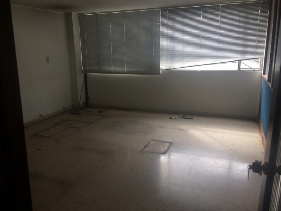EXCELENTE LOCAL Y/O OFICINA SOBRE AVENIDA PRINCIPAL ZIPAQUIRA - 5