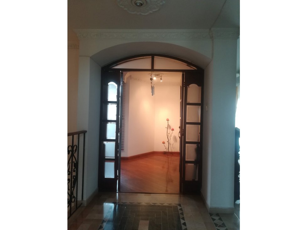 SE VENDE HERMOSA CASA BARRIO ALGARRA 3 - 4