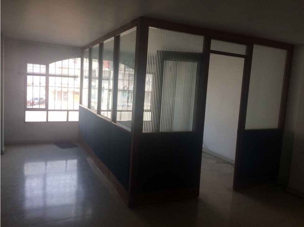 EXCELENTE LOCAL Y/O OFICINA SOBRE AVENIDA PRINCIPAL ZIPAQUIRA - 6