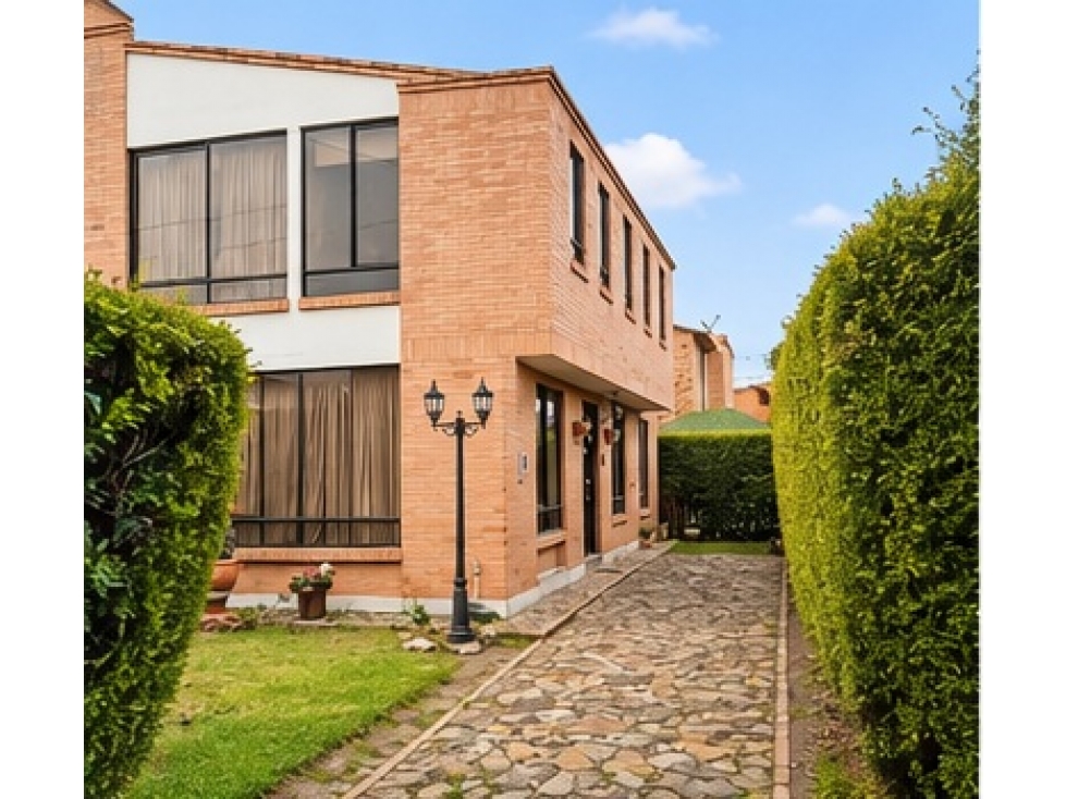 EN VENTA HERMOSA CASA ESQUINERA CON ZONA BBQ EN ZIPAQUIRÁ