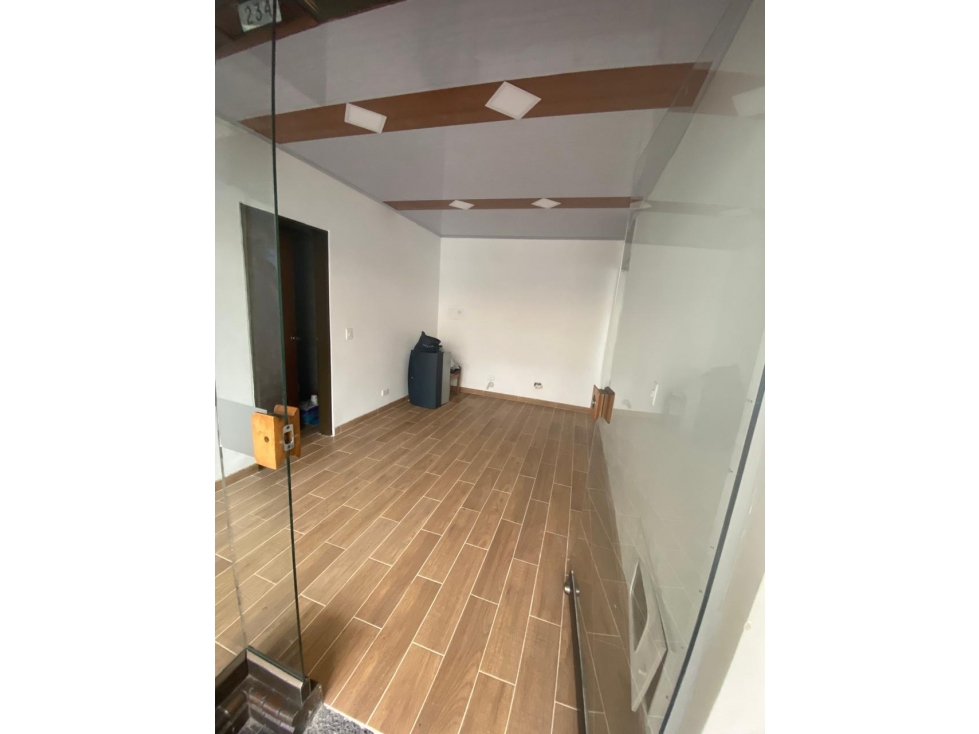 SE VENDE OFICINA EN EL CENTRO COMERCIAL SAGUANMACHICA - 2