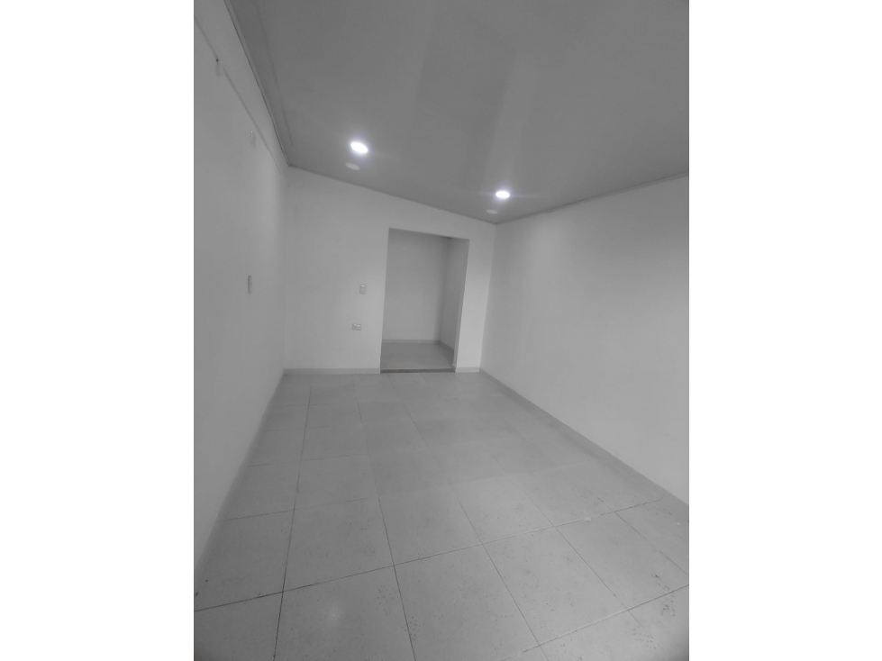 SE VENDE O SE ARRIENDA BODEGA SOBRE AUTOPISTA EN EL SECTOR DE LA PAZ - 3
