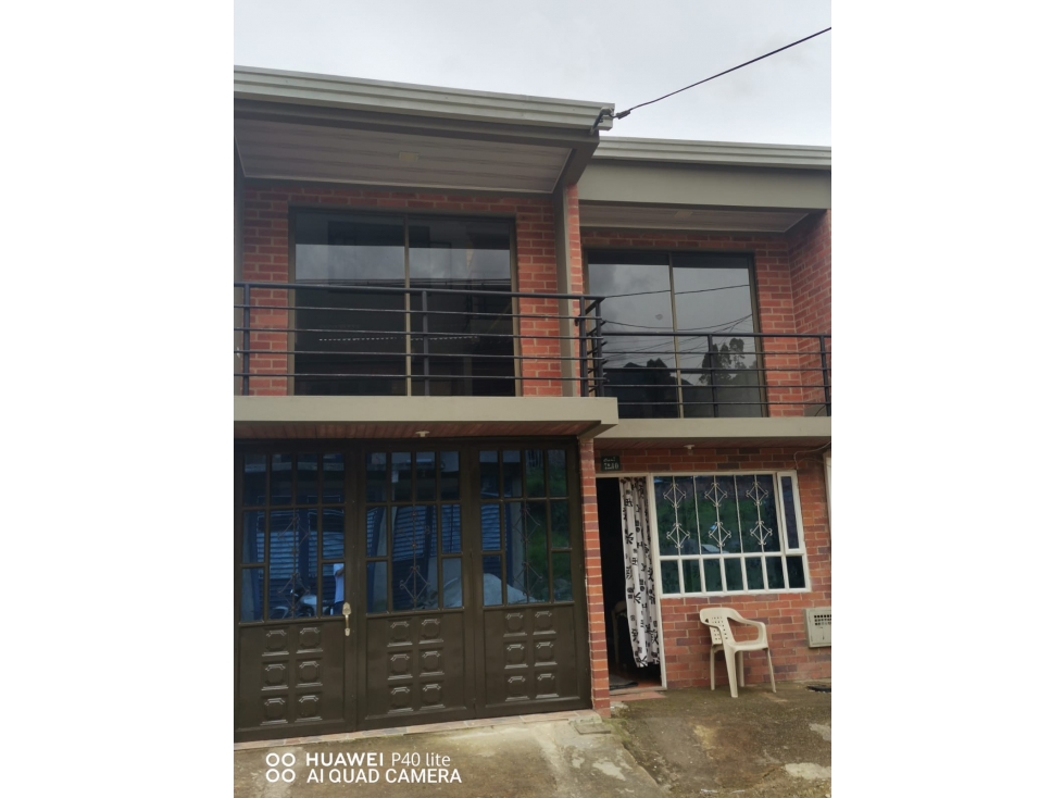 CASA CÉNTRICA BIFAMILIAR EN LA URBANIZACIÓN COLINAS I EN PACHO - 1