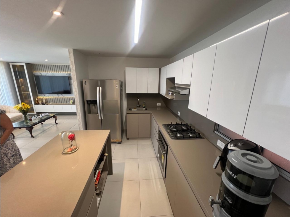 SE VENDE EXCLUSIVO Y AMPLIO APARTAMENTO EL PORTAL DE GENOVES — foto 5