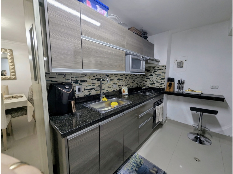 SE VENDE APARTAMENTO REMODELADO EN MIRAMAR 1 PISO — foto 5