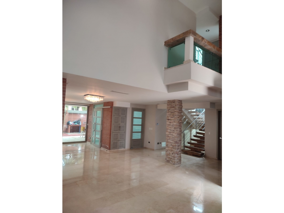 SE VENDE AMPLIA CASA EN VILLA CAMPESTRE
