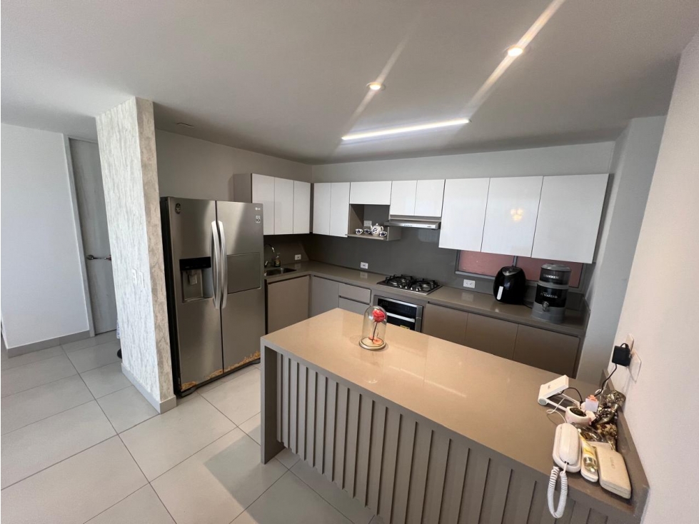 SE VENDE EXCLUSIVO Y AMPLIO APARTAMENTO EL PORTAL DE GENOVES — foto 3