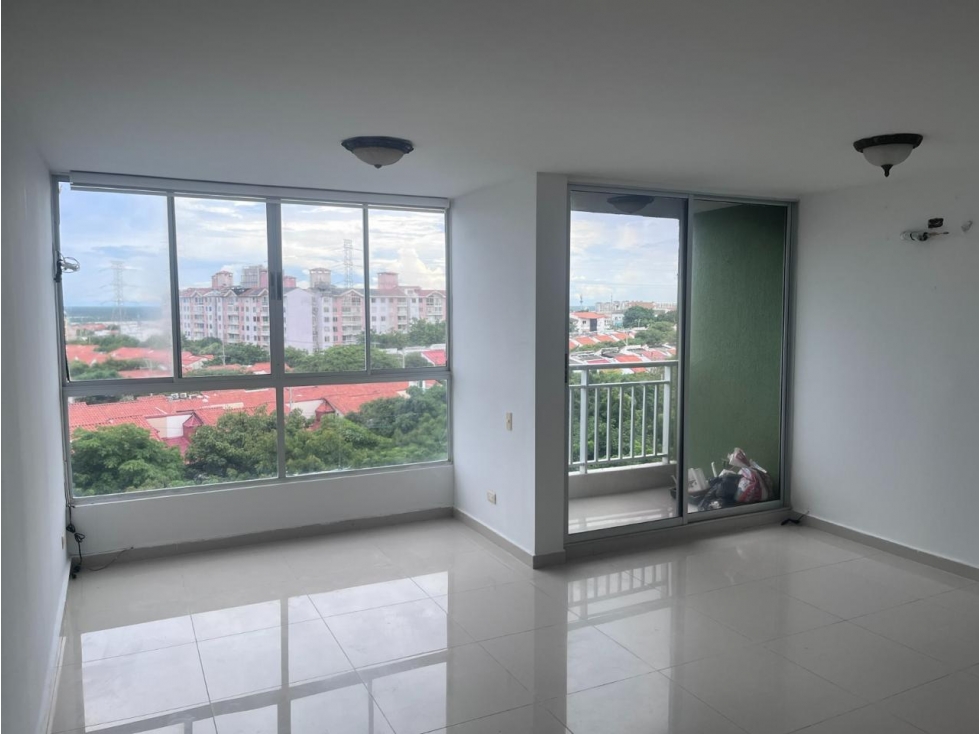 SE VENDE AMPLIO APARTAMENTO DE SOMBRA EN VILLA CAROLINA