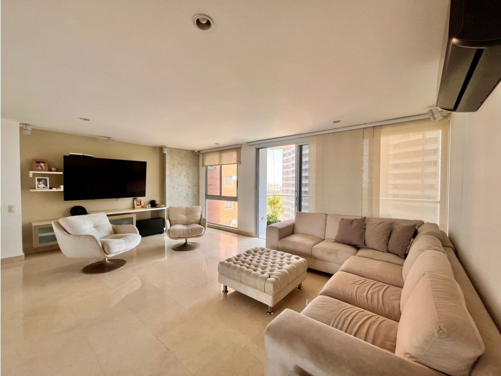 SE VENDE AMPLIO APARTAMENTO EN LA CASTELLANA — foto 4