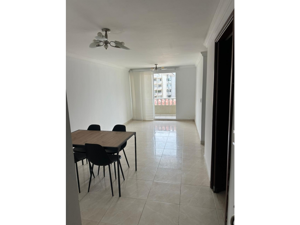 SE VENDE APARTAMENTO EN MIRAMAR LADO SOMBRA