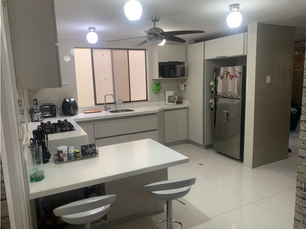 SE VENDE APARTAMENTO REMODELADO EN ALTO PRADO — foto 4