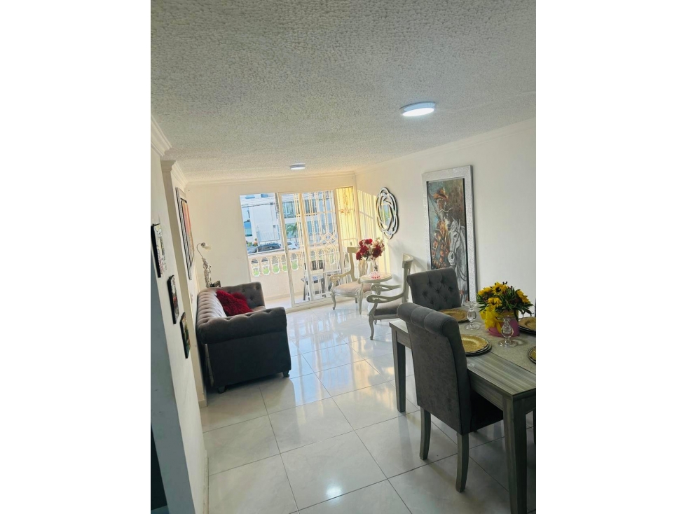 SE VENDE APARTAMENTO REMODELADO EN MIRAMAR 1 PISO