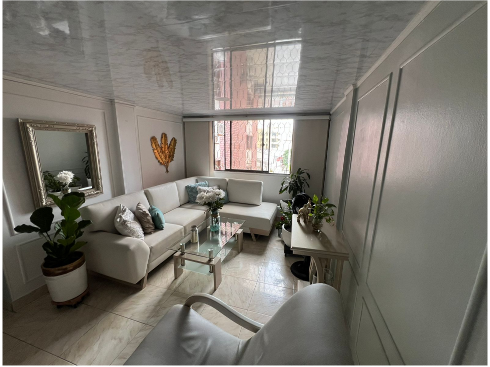SE VENDE APARTAMENTO REMODELADO EN LAS DELICIAS — foto 4